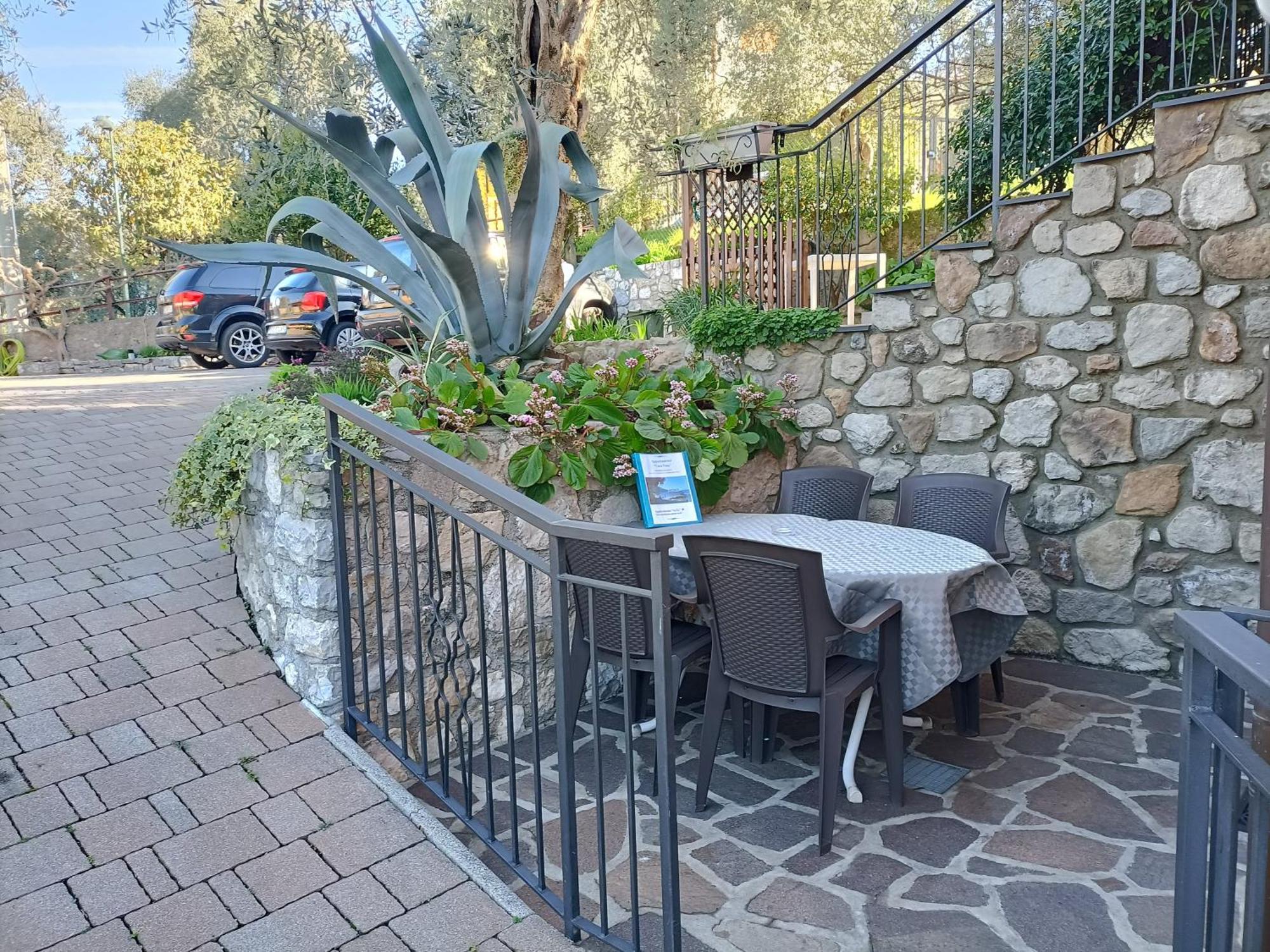 Appartamenti Casa Nina Brenzone sul Garda Esterno foto