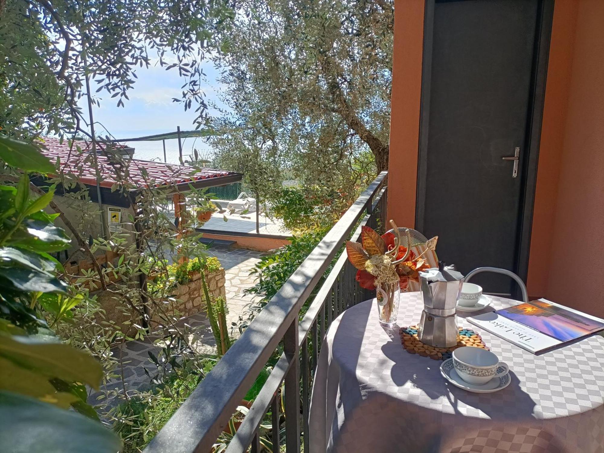 Appartamenti Casa Nina Brenzone sul Garda Esterno foto